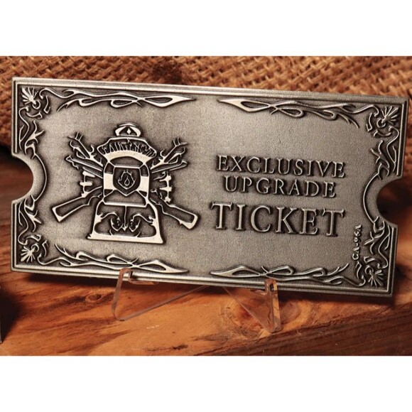 Resident Evil 4 Upgrade Ticket Figurine Bitores Medallion & Ashleys Necklace Set - Picture 6 of 15